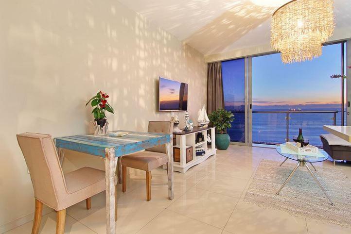 Infinity Oceanview 303A Apartment Bloubergstrand Luaran gambar