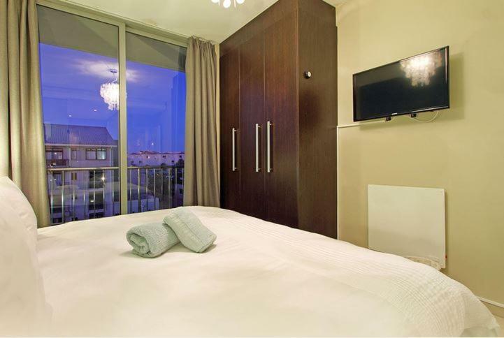Infinity Oceanview 303A Apartment Bloubergstrand Luaran gambar