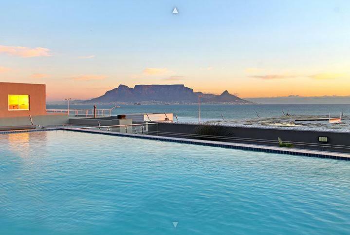 Infinity Oceanview 303A Apartment Bloubergstrand Luaran gambar