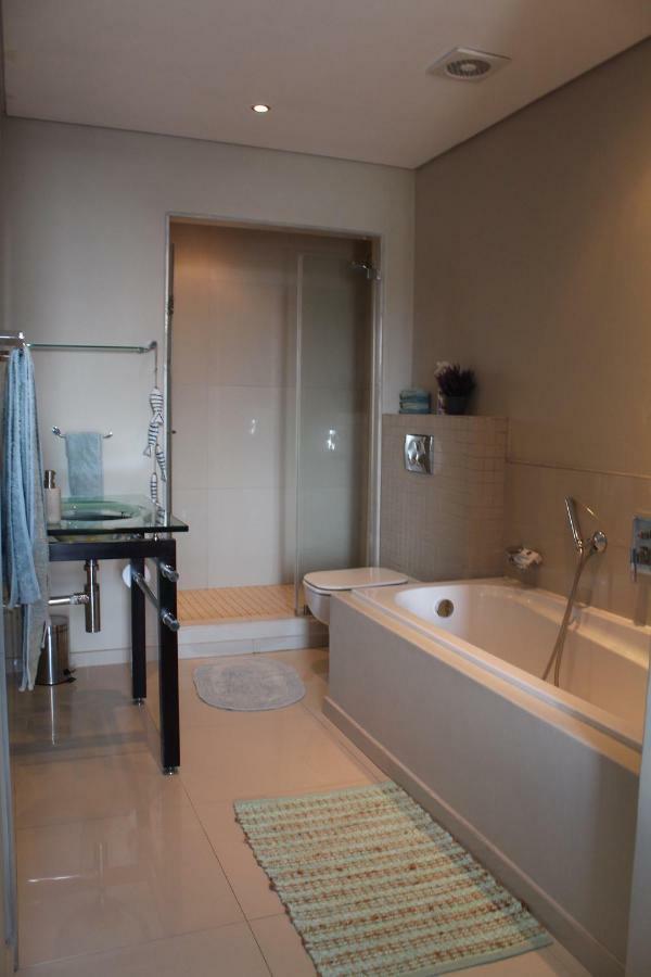 Infinity Oceanview 303A Apartment Bloubergstrand Luaran gambar